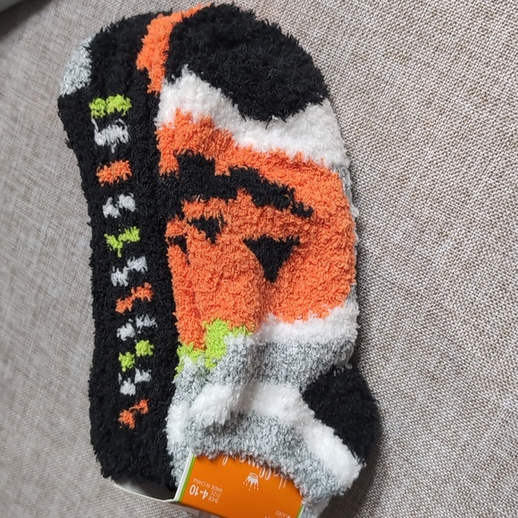 Hallmark Low Cut Fuzzy Halloween Socks 4pr - Picture 1 of 7